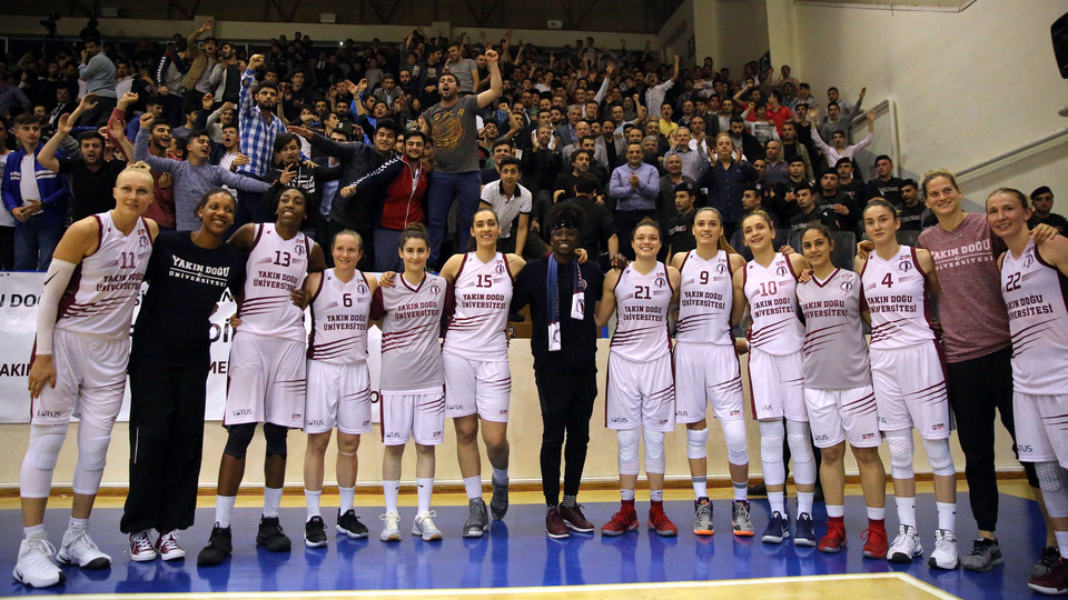 Yakın Doğu Üniversitesi ilk peşinde