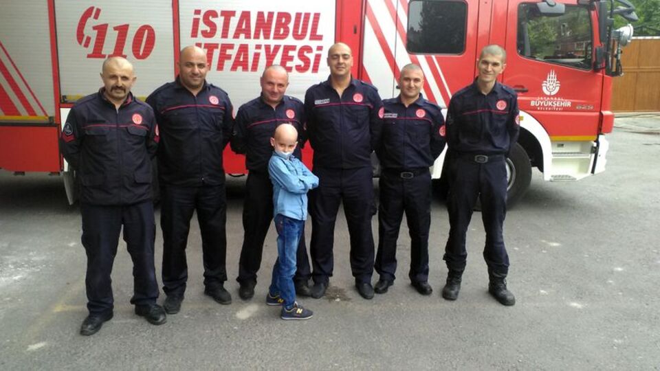 İtifaiyeciler minik Efe için saçlarını kazıttı