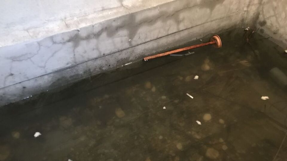 Süs havuzuna düşen genç kurtarılamadı