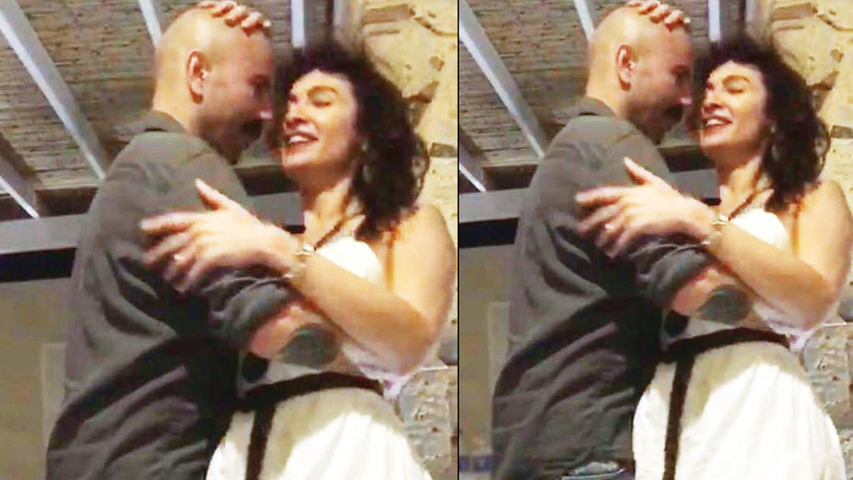 Yeni aşkıyla ilk kez görüntülendi