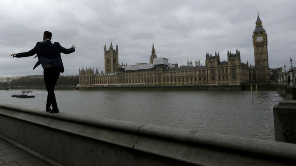 Dev ülke kaosun eşiğinde