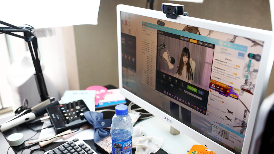 Hareketsiz canlı yayın artık yasak