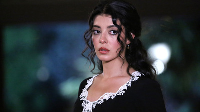 Zühre kendini ateşe atıyor