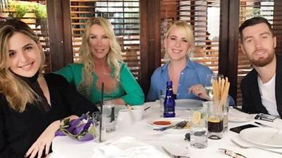 Eski eşinin yeni eşiyle kutlama