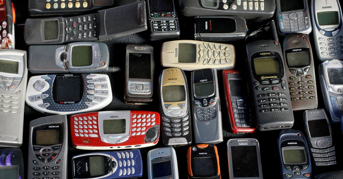 Bir porno yigit ormonda siltanib, uni hammaga korsatdi