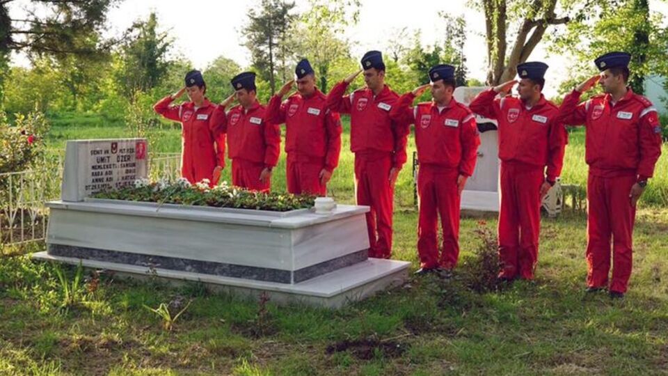 Türk Yıldızları'ndan anlamlı ziyaret