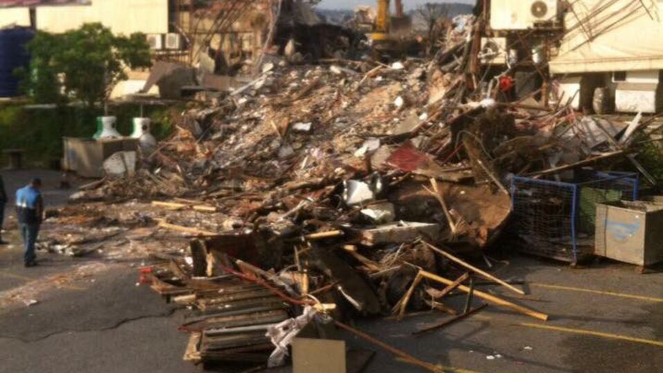 39 kişinin hayatını kaybettiği Reina yıkıldı