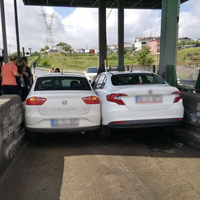 İnatçı sürücülerin kazası güvenlik kameralarına yansıdı