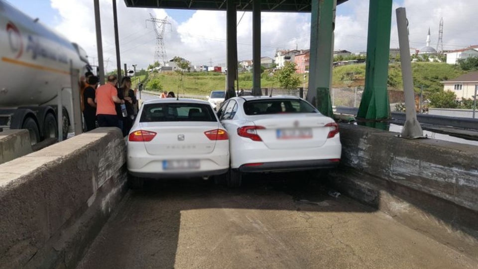 İnatçı sürücülerin kazası güvenlik kameralarına yansıdı