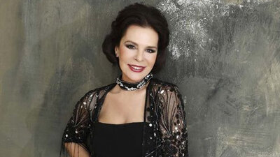 Hülya Koçyiğit kimdir?