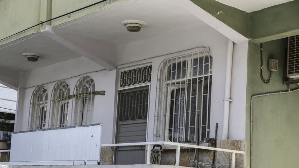 Cinnet getiren polis, anne ve babasını öldürdü!