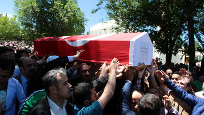 Saldırıya uğrayan başhekim gözyaşları ile uğurlandı