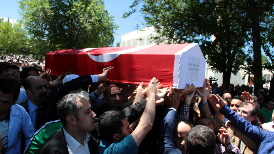 Saldırıya uğrayan başhekim gözyaşları ile uğurlandı