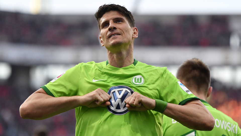 Wolfsburg'u Mario Gomez kurtardı!