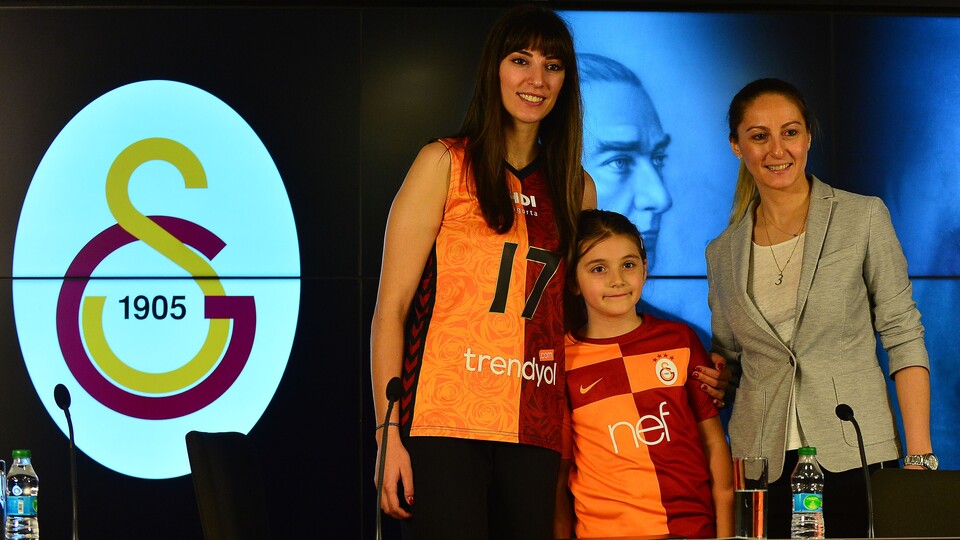 Neslihan Demir resmen G.Saray'da