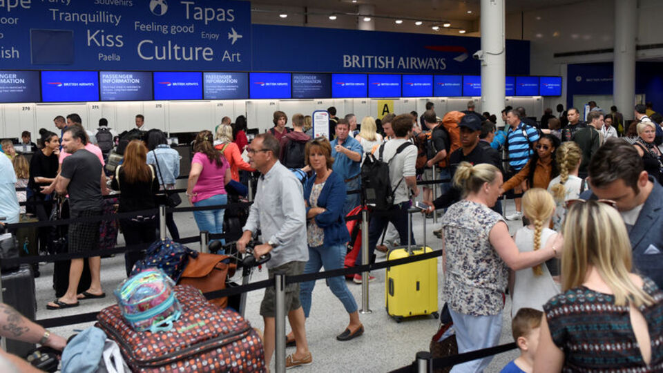 İngiltere'de uçuş kaosu