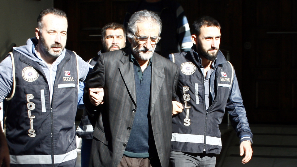 FETÖ elebaşı Gülen'in kardeşi hakim karşısına çıktı