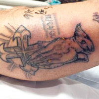 Dövme yaptırdıktan sonra yüzmek sonu oldu!