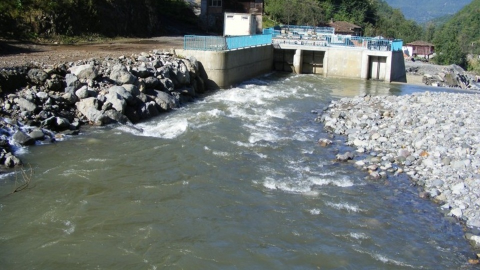 İki enerji şirketini Çeklere satıyor