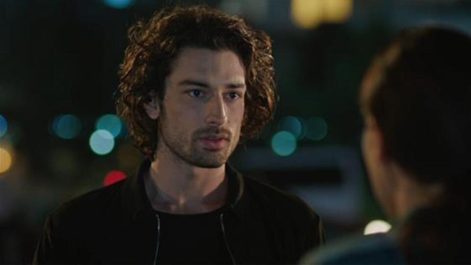 Sinan, Hazan'a her şeyi anlatmaya karar verir