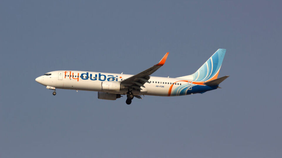 Havayolu devleri Katar'a uçuşları durdurdu