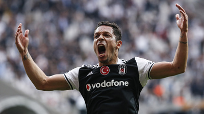 Adriano Barça'yı istedi!