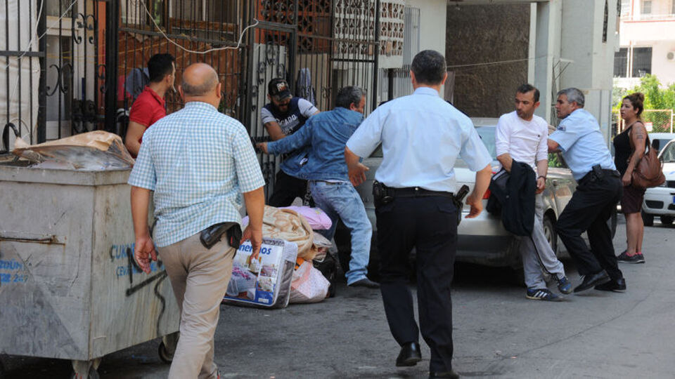 Adana'da kaçak apart otel mühürlendi