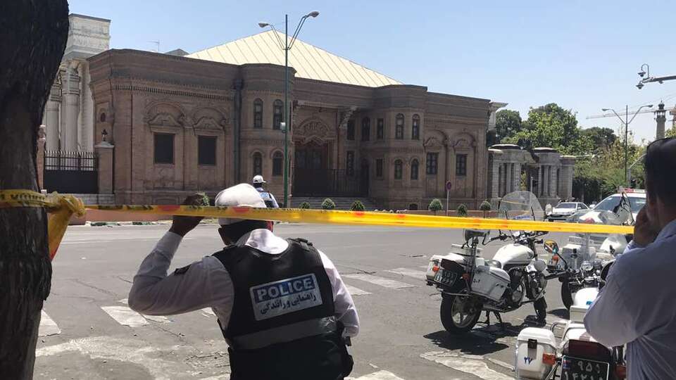 DEAŞ terörü ilk kez İran'ı vurdu! Tahran'da çifte saldırı: 12 ölü!