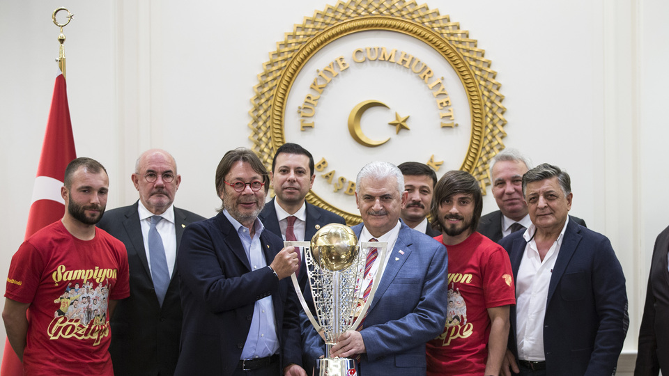 Başbakan Yıldırım Göztepe'yi ağırladı