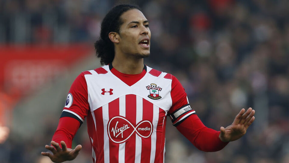 Liverpool'dan Van Dijk transferinde geri adım