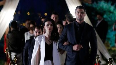 Seyit aşkını kalbine gömüyor