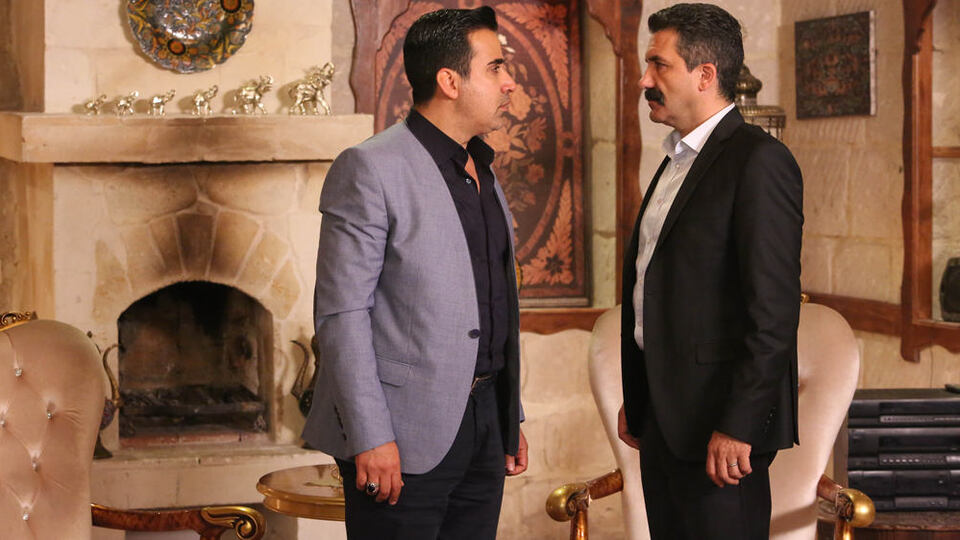 Ali, Cemal ve Fatma arasındaki ilişkiyi araştırıyor