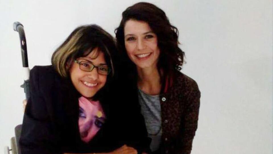 Beren gözyaşlarını zor tuttu