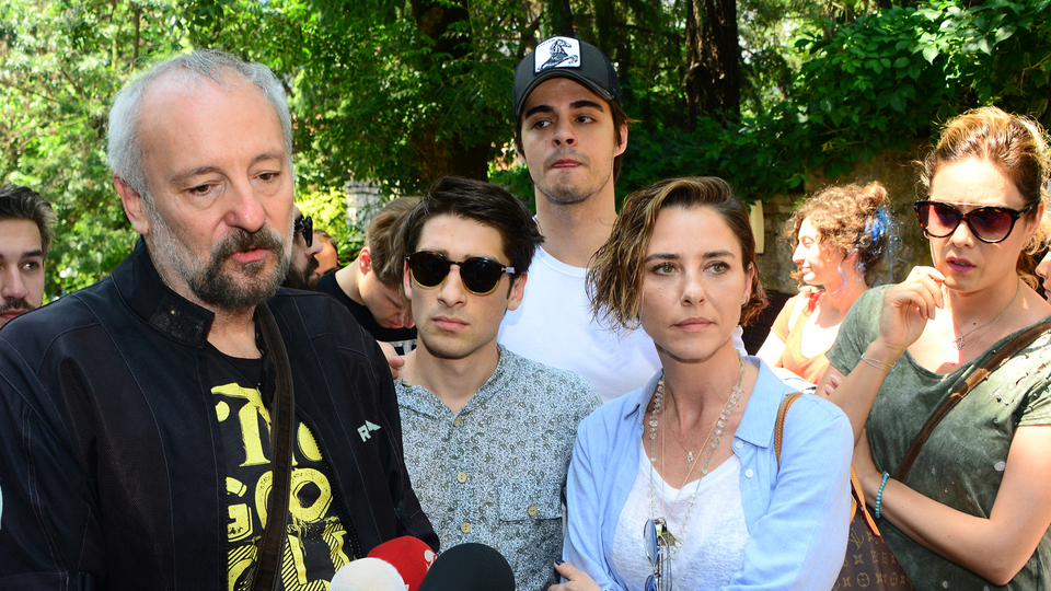 'Dayan Yüreğim' ekibi alacaklarının peşinde