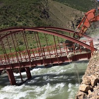 Yerleşim yeri bulunmayan vadide köprü!