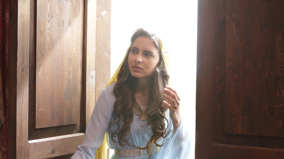 Hazar ve Bella karşı karşıya geldi