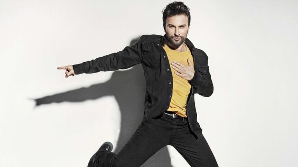 Tarkan 10'u sunar