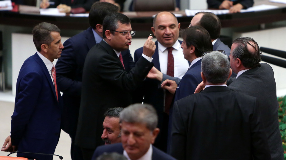 Meclis'te "Adalet Yürüyüşü" gerginliği