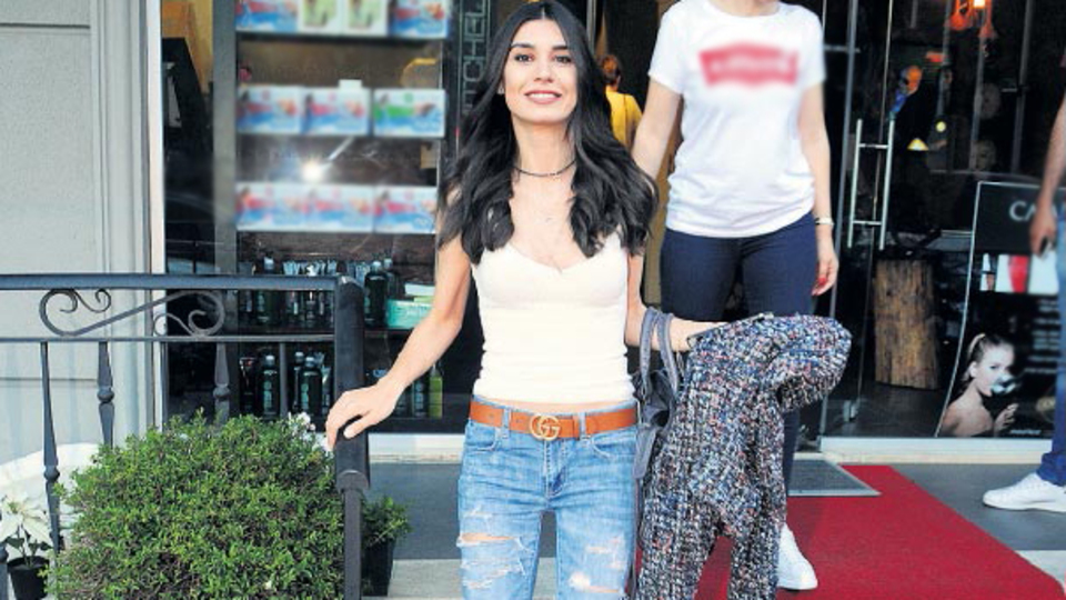 Emrah çocuk bakıyor