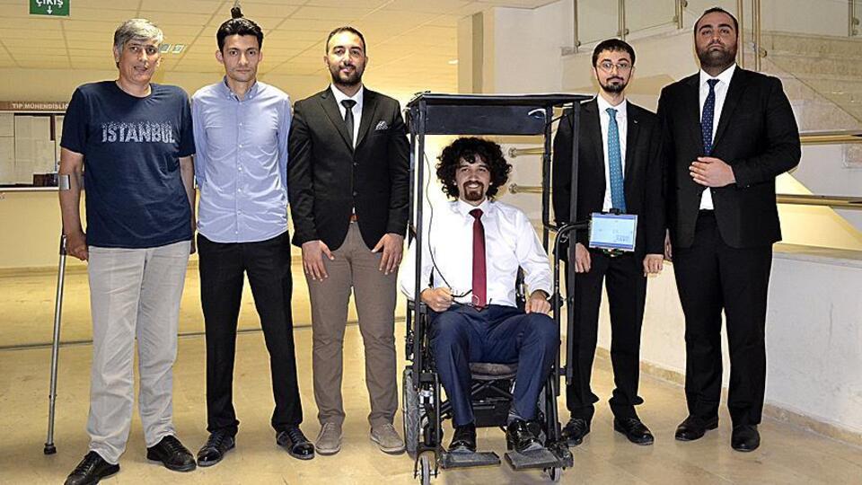 Engelleri göz bebeğiyle aşacak!