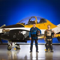 Türk uçaklarından Paris'te tarihi uçuş