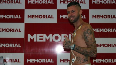 Menez resmi imzayı attı!