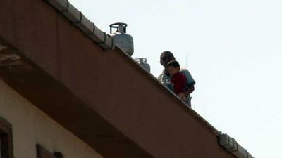 Esenyurt'ta sinir krizi geçiren baba dehşet saçtı!