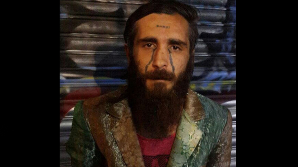 "Enayi" dövmeli adam konuştu!