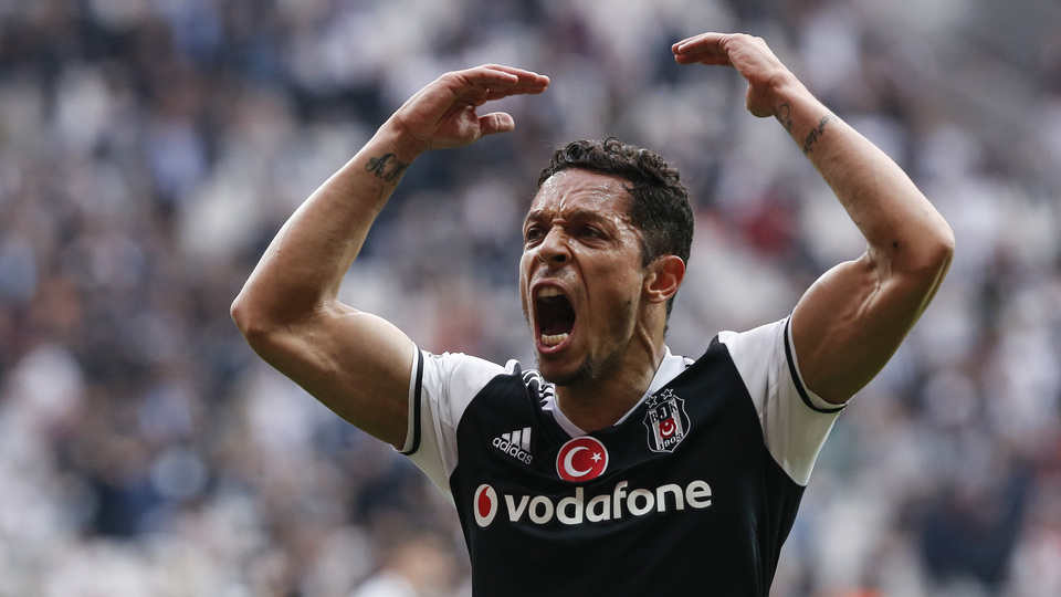 Barcelona'ya Adriano ödemesi!