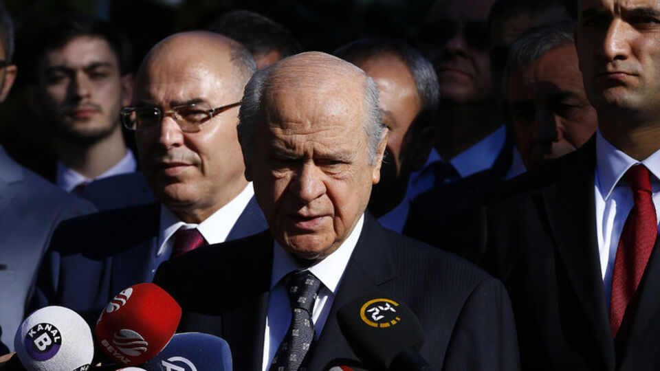 Bahçeli'den, Kılıçdaroğlu'nun bozkurt işaretine yorum