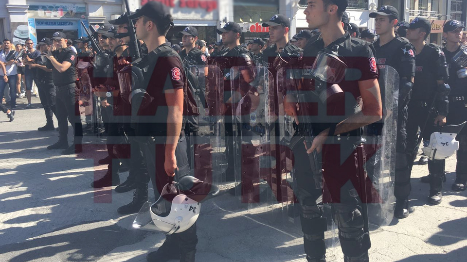 Taksim'de LGBTİ gerginliği: 44 gözaltı