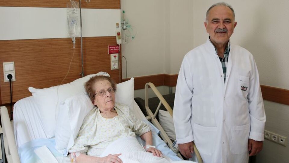 102 yaşında ameliyatla şifa buldu