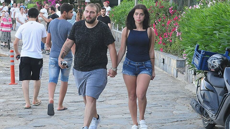 Öykü Çelik sevgilisiyle Türkbükü'nde