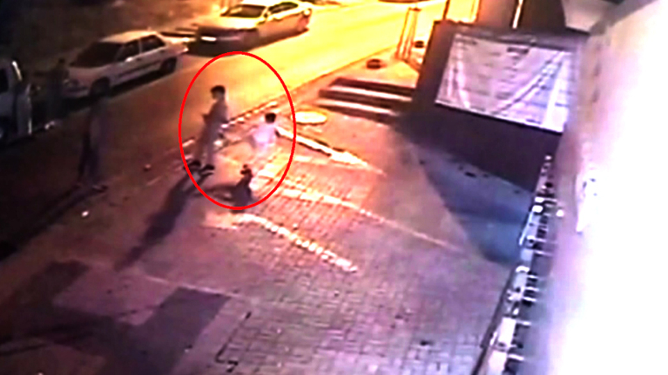 'Uçan tekme' hayatını kurtardı!